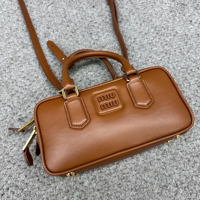 미우미우 아르카디 가죽 백 5BB142 브라운 블랙 2컬러 레플리카 미러급 SA급 S급 고퀄리티 최상급 하이엔드 가방 [여성] 46
