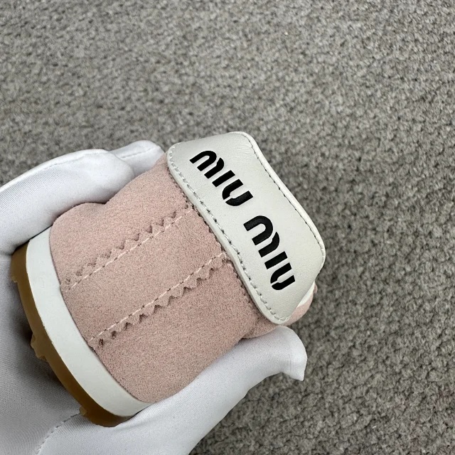 미우미우 스웨이드 스니커즈 4컬러 레플리카 미러급 SA급 S급 고퀄리티 최상급 하이엔드 신발 [여성] 40
