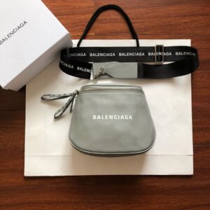 발렌시아가 모노그램 크로스백 그레이 레플리카 미러급 SA급 S급 고퀄리티 최상급 하이엔드 가방 [남성여성공용]