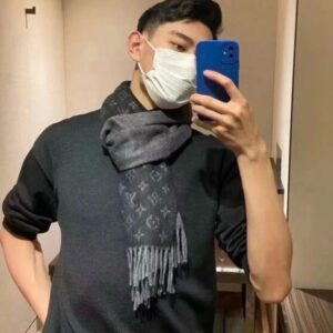 루이비통 캐시미어 모노그램 태슬 스카프 블랙 레플리카 미러급 SA급 S급 고퀄리티 최상급 하이엔드 [남성여성공용] - thebest