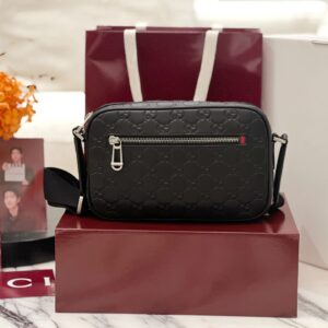 구찌 GG 엠블럼 스몰 크로스바디백 블랙 850242 레플리카 미러급 SA급 S급 고퀄리티 최상급 하이엔드 가방 [남성여성공용]