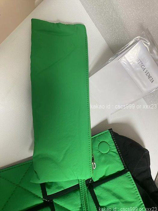 2024.09.11_[정ㅇㅇ 고객님 주문제품 검수사진] 보테가베네타 패디드 크로스백 레플리카 3