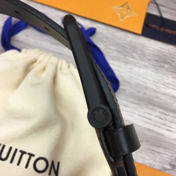 루이비통 남성용 단색 벨트 2컬러 레플리카 미러급 SA급 S급 고퀄리티  [남성] 최상급 하이엔드 - best 15