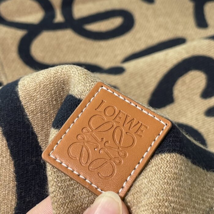 로에베 레플리카 아나그램 패치 캐시미어 머플러 5