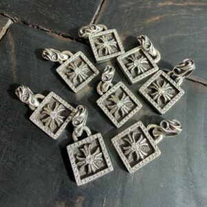 크롬하츠 십자가 스퀘어 펜던트 레플리카 미러급 SA급 S급 고퀄리티 최상급 하이엔드 악세사리 [남성여성공용]