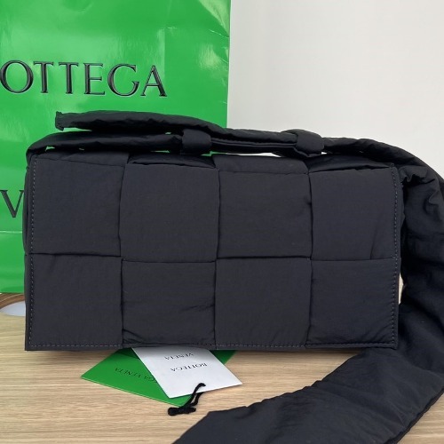 보테가베네타 레플리카 패딩 테크 카세트백 628951 [블랙그린]