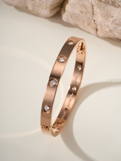 까르띠에 러브팔찌 (3 color) 레플리카 미러급 SA급 S급 고퀄리티 최상급 하이엔드 악세사리 [남성여성공용] - best 15