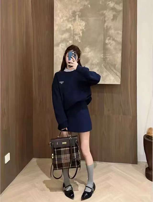 프라다 에어 코튼 맨투맨 네이비 레플리카 미러급 SA급 S급 고퀄리티 하이엔드 최상급 의류 [남성여성공용] 2