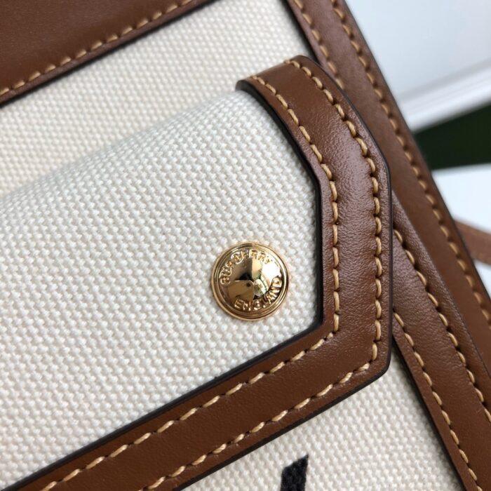 버버리 레플리카 투톤 캔버스 레더 포켓 백 16