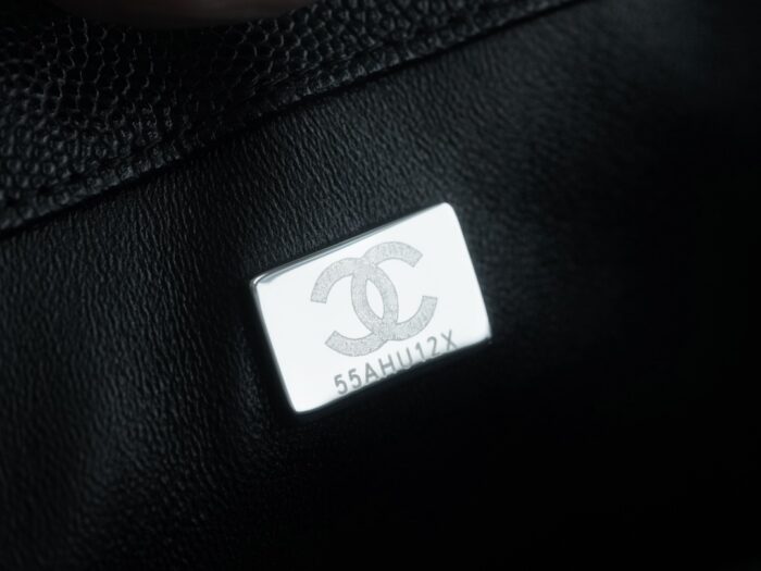 샤넬 레플리카 보이백 미디움 카프스킨 보이백 블랙 실버 12