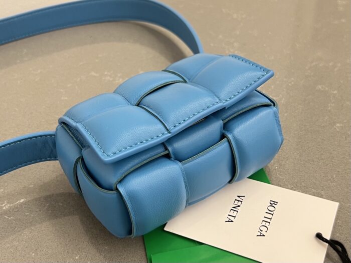 보테가베네타 레플리카 패딩 미니 카세트백 블루 5