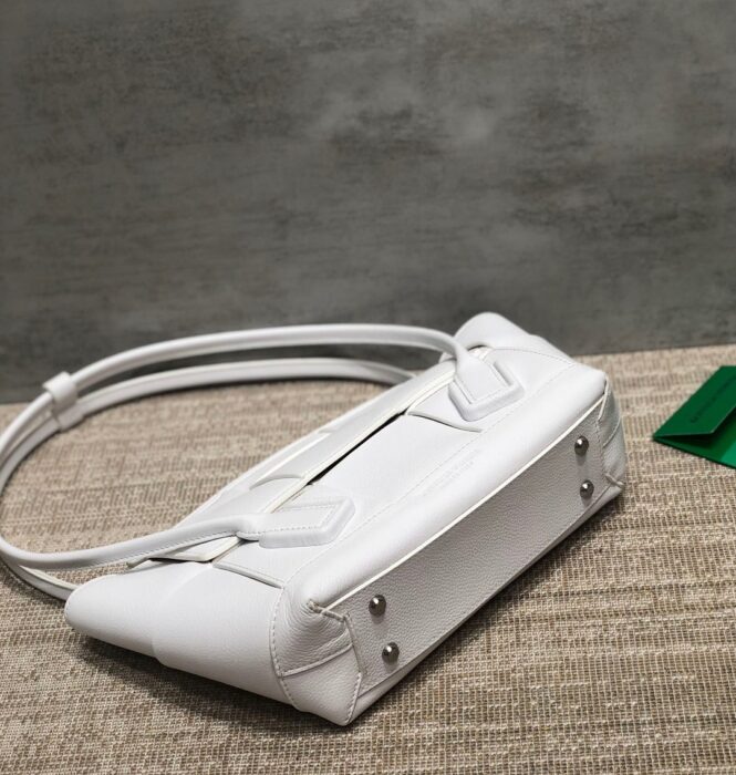 보테가베네타 레플리카 아르코 33 숄더백 11