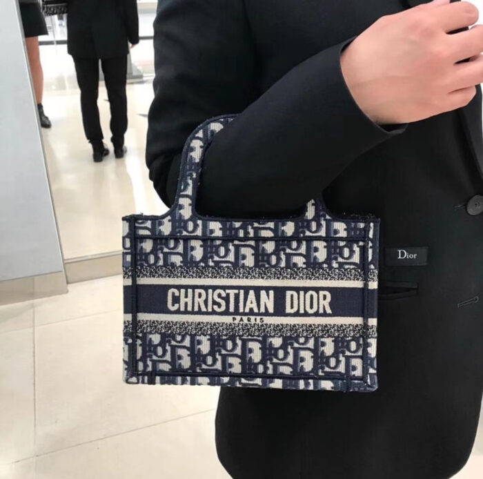디올 레플리카 북 토트백 미니 오리지널 M1271ZRIW_M928 10