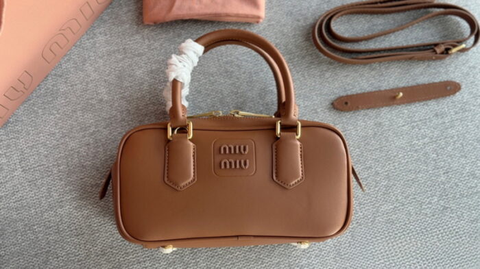 미우미우-아르카디-가죽-백-레플리카-미러급-sa급-s급-1-명품 레플리카 미러 SA급 미우미우 아르카디 가죽 백 레플리카 미러급 SA급 S급 고퀄리티 가방 3