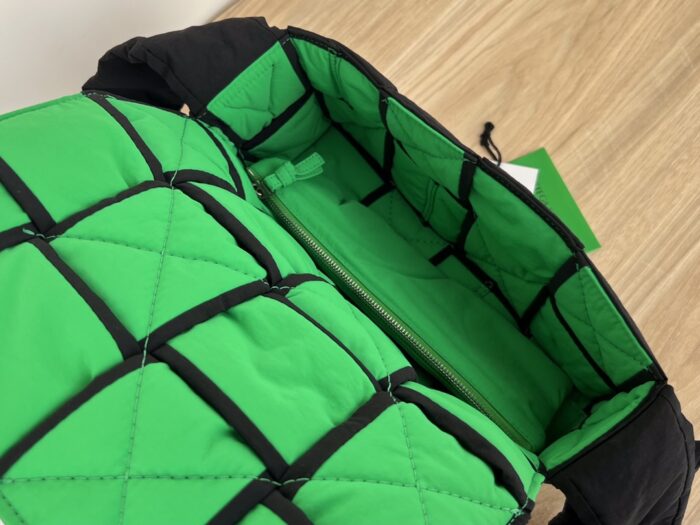 보테가베네타 레플리카 패딩 테크 카세트백 628951 [블랙그린] 11