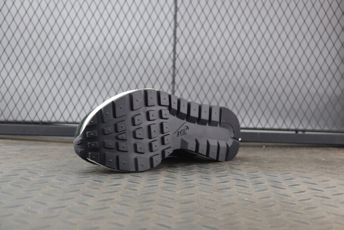 나이키 레플리카 사카이 베이퍼 와플 블랙 화이트 CV1363-001 7