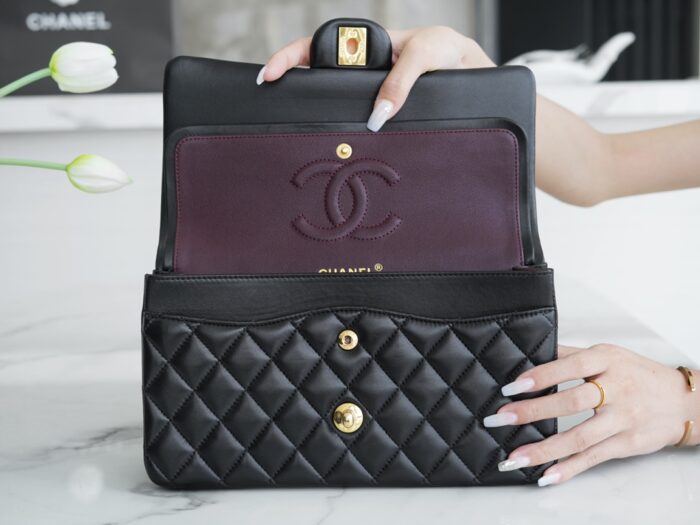 샤넬 레플리카 클래식 미디움 램스킨 블랙 골드 4