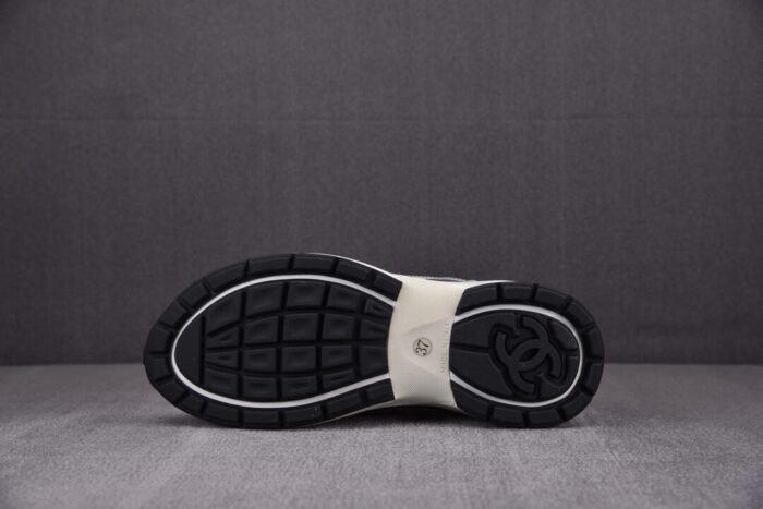 샤넬 레플리카 CC 로고 샤식스 화이트 실버 테니스 스니커즈 8