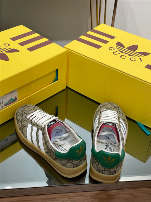 구찌-레플리카-아디다스-오리지널-gg-캔버스-가젤-스니커즈-명품 레플리카 미러 SA급 구찌 레플리카 아디다스 오리지널 GG 캔버스 가젤 스니커즈 5