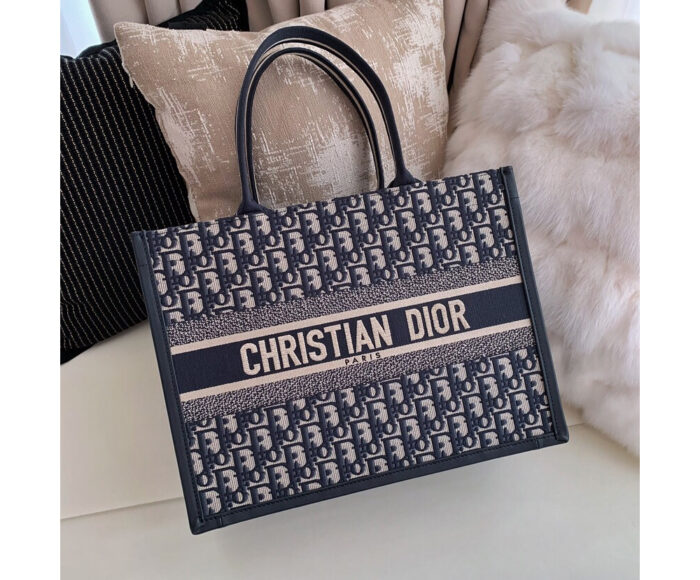디올 북 토트 미디엄 백 가방 [2컬러] [매장-445만원대] 레플리카 미러급 SA급 S급 고퀄리티 토트백 크로스백 [여성] best  11