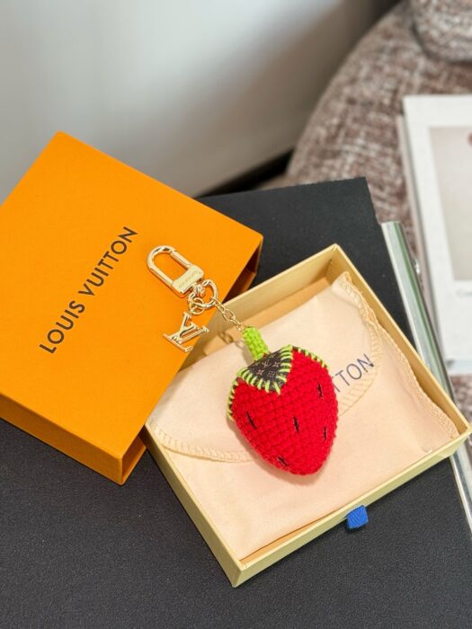 루이비통 베리리셔스 크로쉐 백 참 M02583 레드 레플리카 미러급 SA급 S급 고퀄리티 최상급 하이엔드 악세사리 [남성여성공용] 7