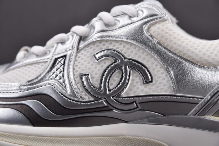 샤넬 레플리카 CC 로고 샤식스 화이트 실버 테니스 스니커즈 14