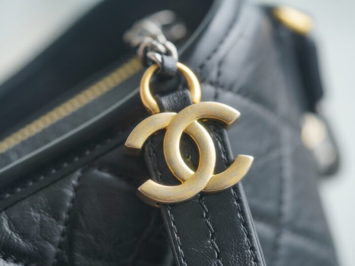 샤넬 레플리카 가브리엘 라지 카프스킨 호보백 블랙 11