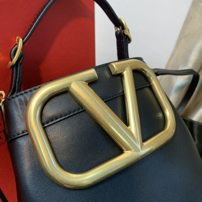 발렌티노 레플리카 슈퍼비 버킷백 11