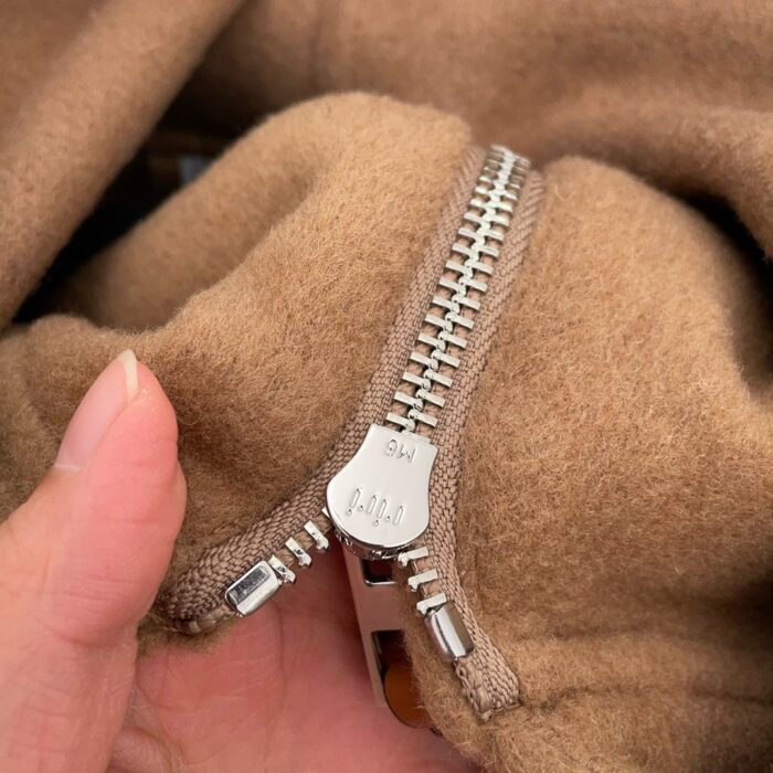 로에베 레플리카 미니 아나그램 래더패치 울 자켓 9