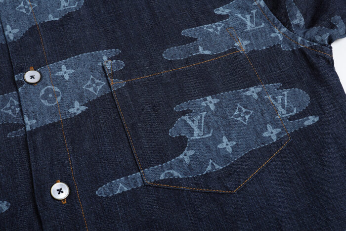 루이비통 모노그램 샴브레이 포켓 코튼 반팔 카라 셔츠 데님 1AIMJ8 레플리카 미러급 SA급 S급 고퀄리티 하이엔드 최상급 의류 [남성여성공용] 8