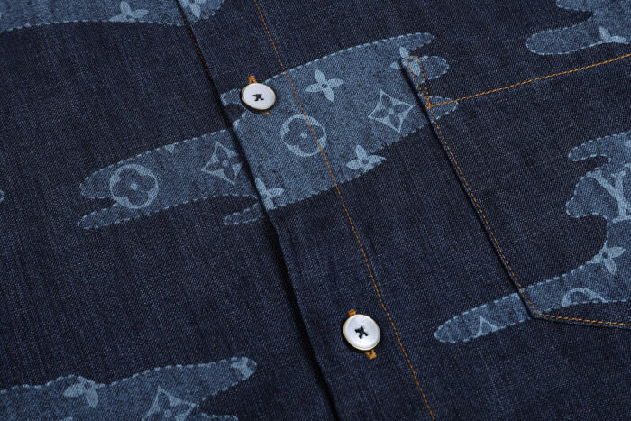 루이비통 모노그램 샴브레이 포켓 코튼 반팔 카라 셔츠 데님 1AIMJ8 레플리카 미러급 SA급 S급 고퀄리티 하이엔드 최상급 의류 [남성여성공용] 7