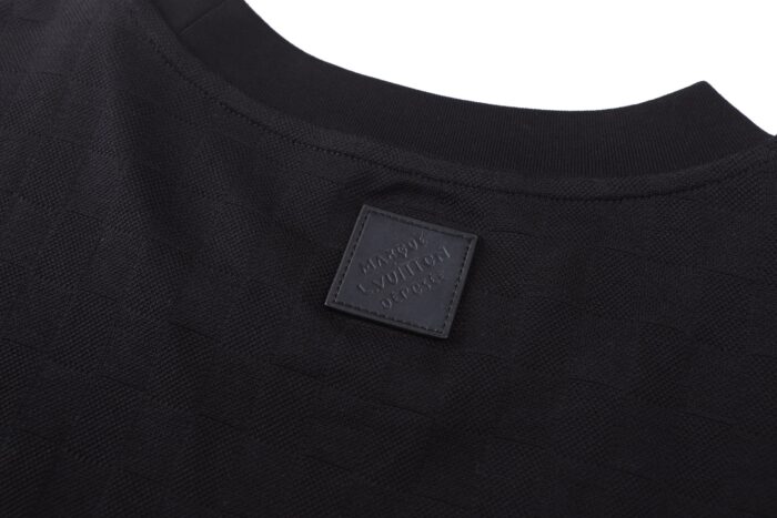 루이비통 시크니처 엠벨리시드 반팔티 1AIMLZ 블랙 레플리카 미러급 SA급 S급 고퀄리티 하이엔드 최상급 의류 [남성여성공용] 13