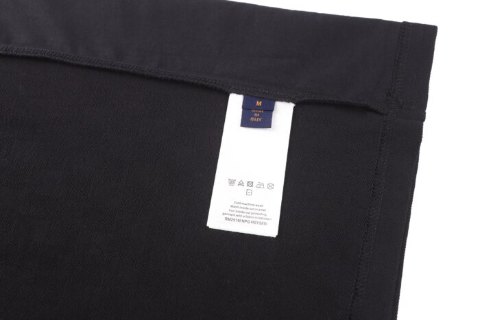 루이비통 시크니처 엠벨리시드 반팔티 1AIMLZ 블랙 레플리카 미러급 SA급 S급 고퀄리티 하이엔드 최상급 의류 [남성여성공용] 15