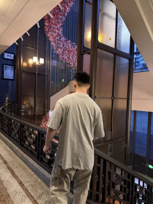 발렌시아가 Cursive 반팔티 그레이 레플리카 미러급 SA급 S급 고퀄리티 하이엔드 최상급 의류 [남성여성공용] 2