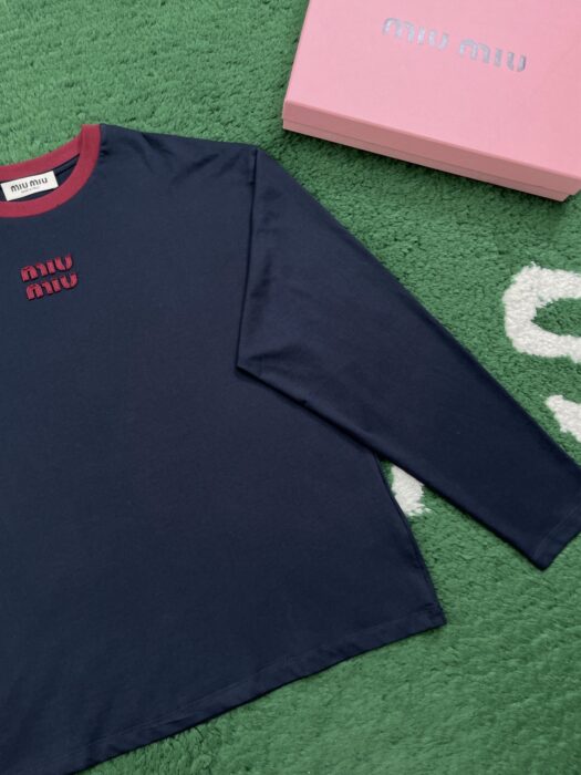 미우미우 코튼 저지 긴팔티 네이비 블루 MJLA31 1841 F0X58 레플리카 미러급 SA급 S급 고퀄리티 하이엔드 최상급 의류 [남성여성공용] 6