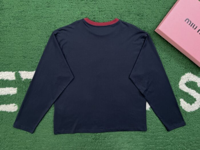 미우미우 코튼 저지 긴팔티 네이비 블루 MJLA31 1841 F0X58 레플리카 미러급 SA급 S급 고퀄리티 하이엔드 최상급 의류 [남성여성공용] 4