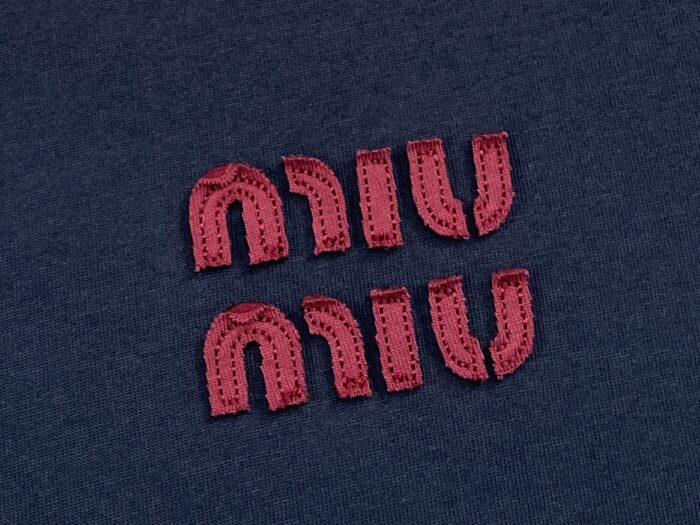 미우미우 코튼 저지 긴팔티 네이비 블루 MJLA31 1841 F0X58 레플리카 미러급 SA급 S급 고퀄리티 하이엔드 최상급 의류 [남성여성공용] 8