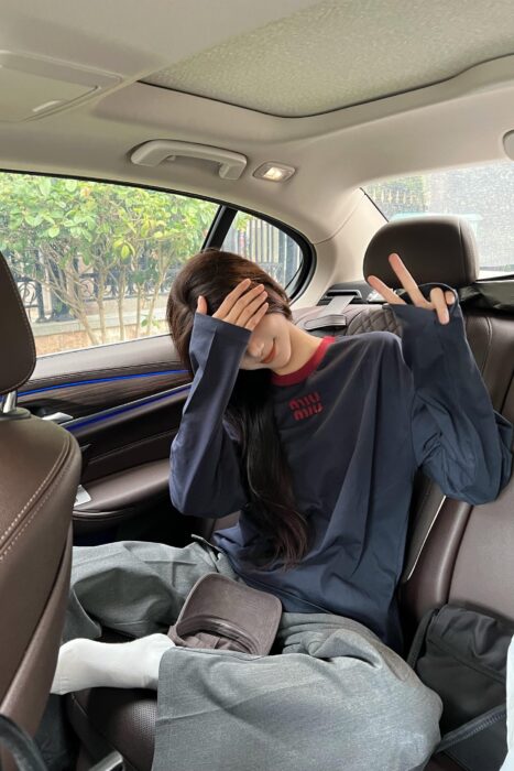 미우미우 코튼 저지 긴팔티 네이비 블루 MJLA31 1841 F0X58 레플리카 미러급 SA급 S급 고퀄리티 하이엔드 최상급 의류 [남성여성공용] 2