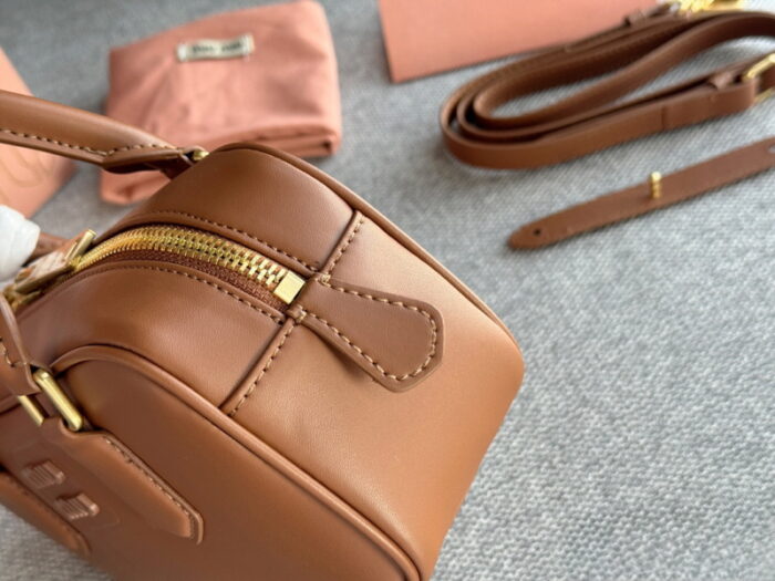 미우미우-아르카디-가죽-백-레플리카-미러급-sa급-s급-1-명품 레플리카 미러 SA급 미우미우 아르카디 가죽 백 레플리카 미러급 SA급 S급 고퀄리티 가방 9