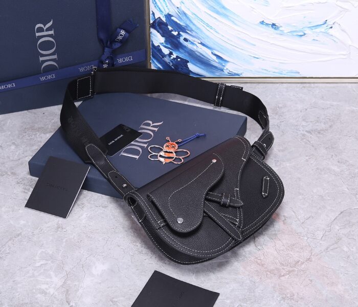 디올 레플리카 새들 숄더 스트랩 파우치 백 16