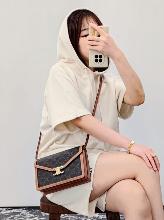 셀린느-레플리카-엔벨로프백-트리옹프-캔버스-카프스킨-명품 레플리카 미러 SA급 셀린느 레플리카 엔벨로프백 - 트리옹프 캔버스 & 카프스킨 113322EZH.04LU