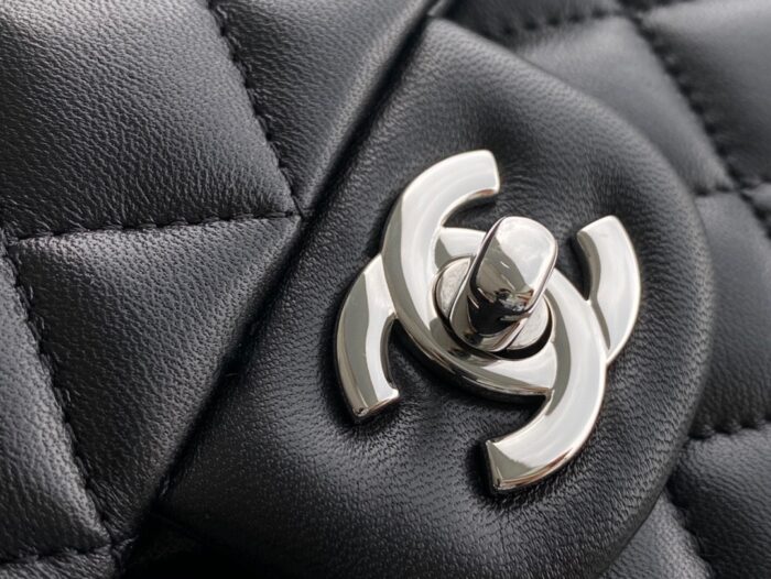 샤넬 레플리카 클래식 램스킨 은장 미듐 [블랙] 24