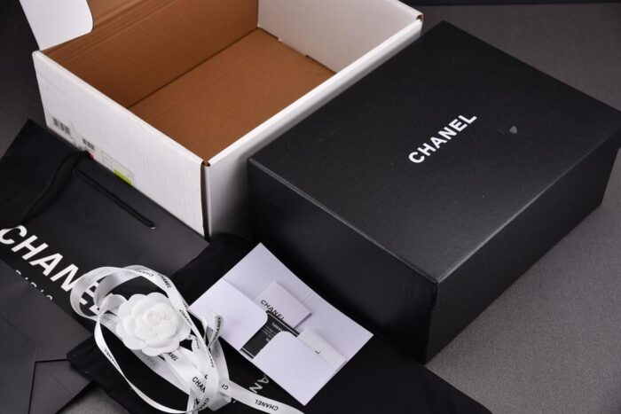 샤넬 레플리카 CC 로고 샤식스 화이트 실버 테니스 스니커즈 16