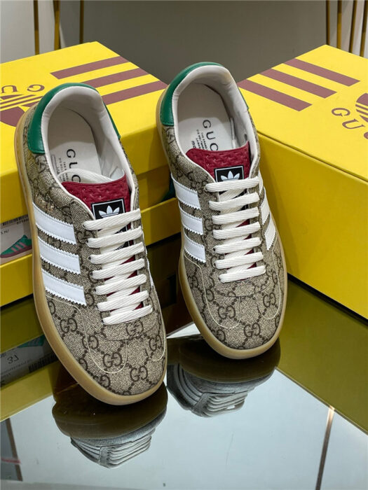 구찌-레플리카-아디다스-오리지널-gg-캔버스-가젤-스니커즈-명품 레플리카 미러 SA급 구찌 레플리카 아디다스 오리지널 GG 캔버스 가젤 스니커즈 2