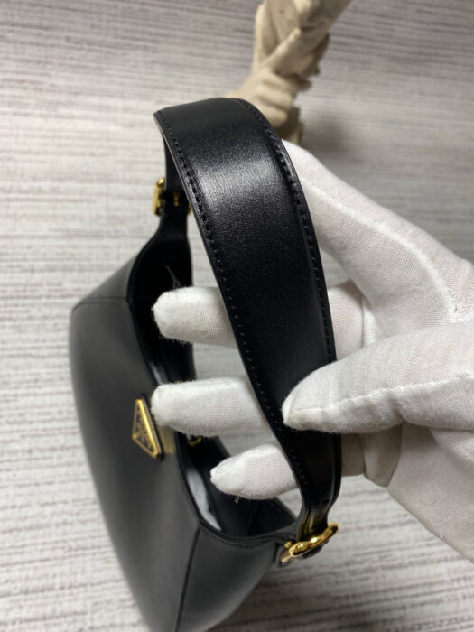 프라다 미디엄 가죽 숄더백 [2컬러] [매장-430만원대] 레플리카 미러급 SA급 S급 고퀄리티 가방 best [여성] 15