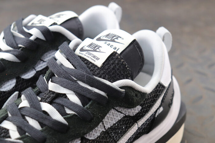 나이키 레플리카 사카이 베이퍼 와플 블랙 화이트 CV1363-001 4