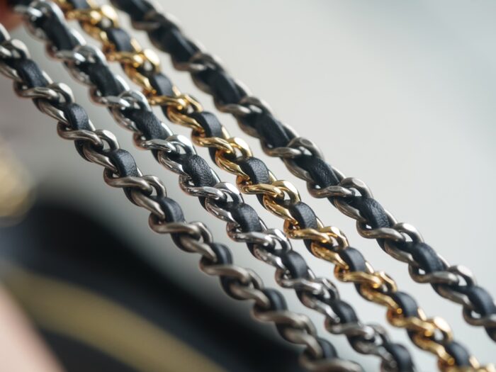 샤넬 레플리카 가브리엘 라지 카프스킨 호보백 블랙 17