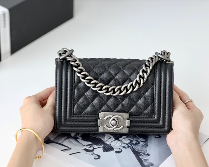 샤넬 레플리카 보이 플랩백 스몰 캐비어 은장 블랙 10