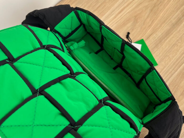 보테가베네타 레플리카 패딩 테크 카세트 백 [블랙&그린] 628951VB 7