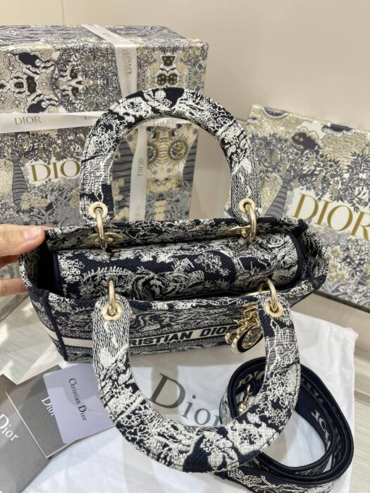 디올-레플리카-레이디-라이트-미디엄-백-명품 레플리카 미러 SA급 디올 레플리카 레이디 라이트 미디엄 백 26